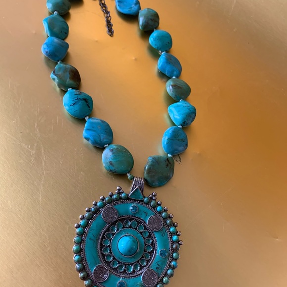 Faux Turquoise Stunning Necklace - Picture 6 of 8